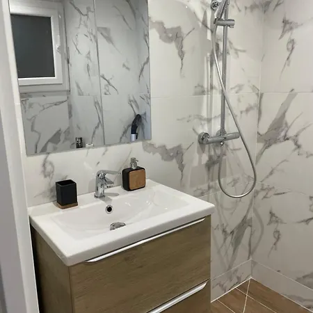 Logis Dore * מנטון